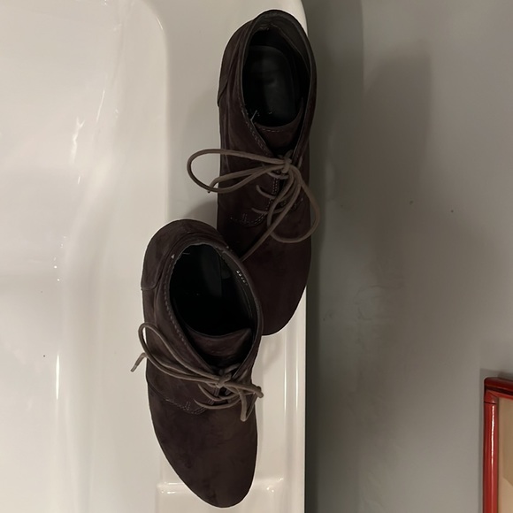 Journee Collection grey suede booties size 8.5 - Picture 5 of 8